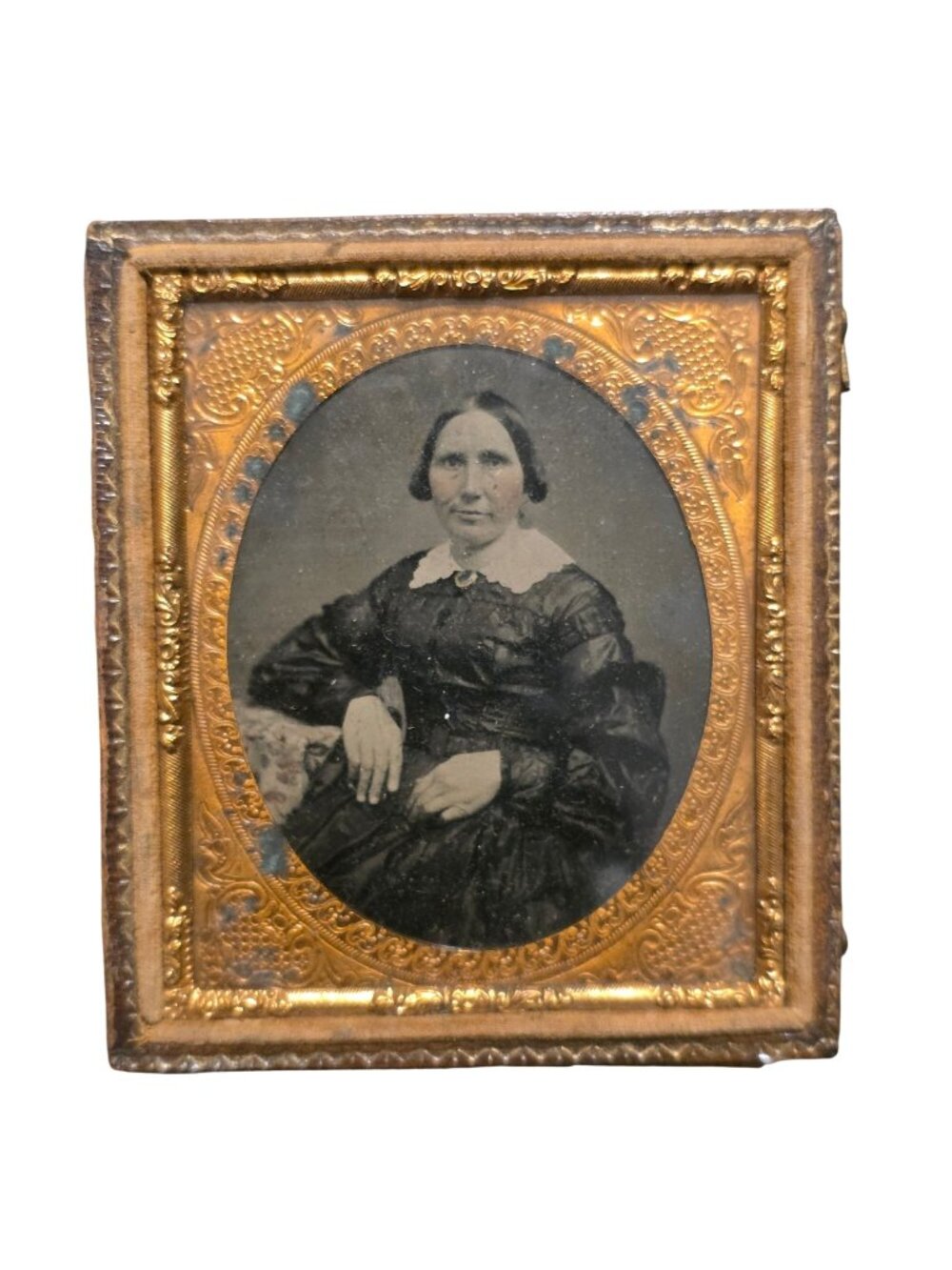 Antique Daguerreotype Photography Portrait of a Woman w Victorian-era Dress 2